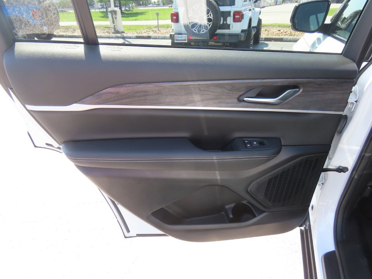 Used 2024 Jeep Grand Cherokee L Limited RWD image 18
