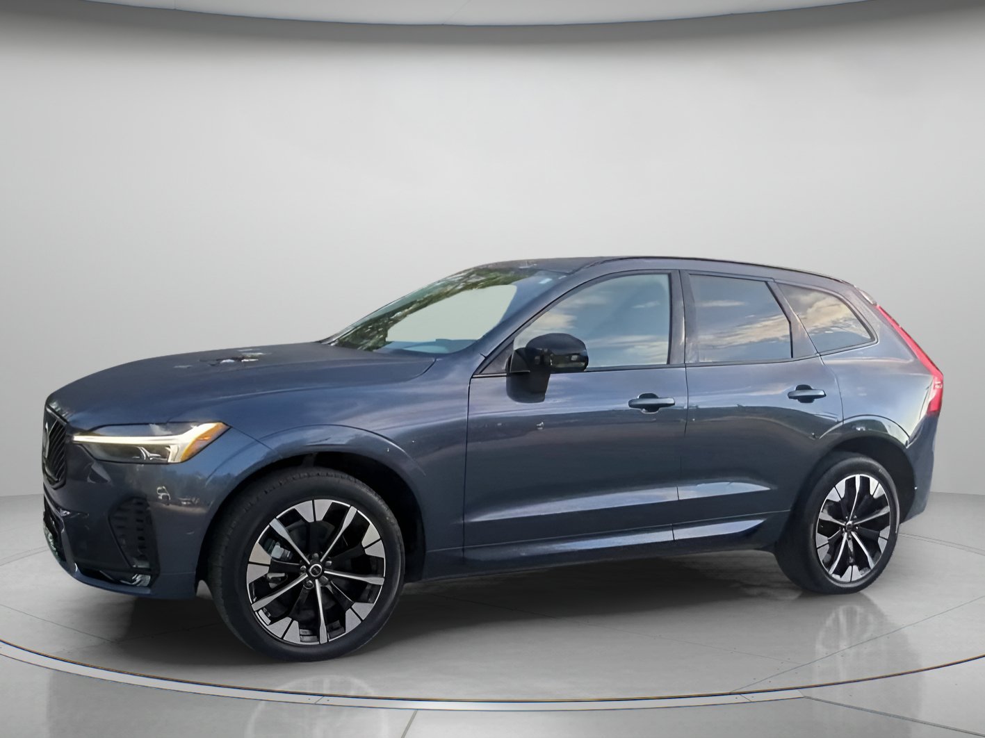 Used 2026 Volvo XC60 B5 Plus AWD/4WD image 14