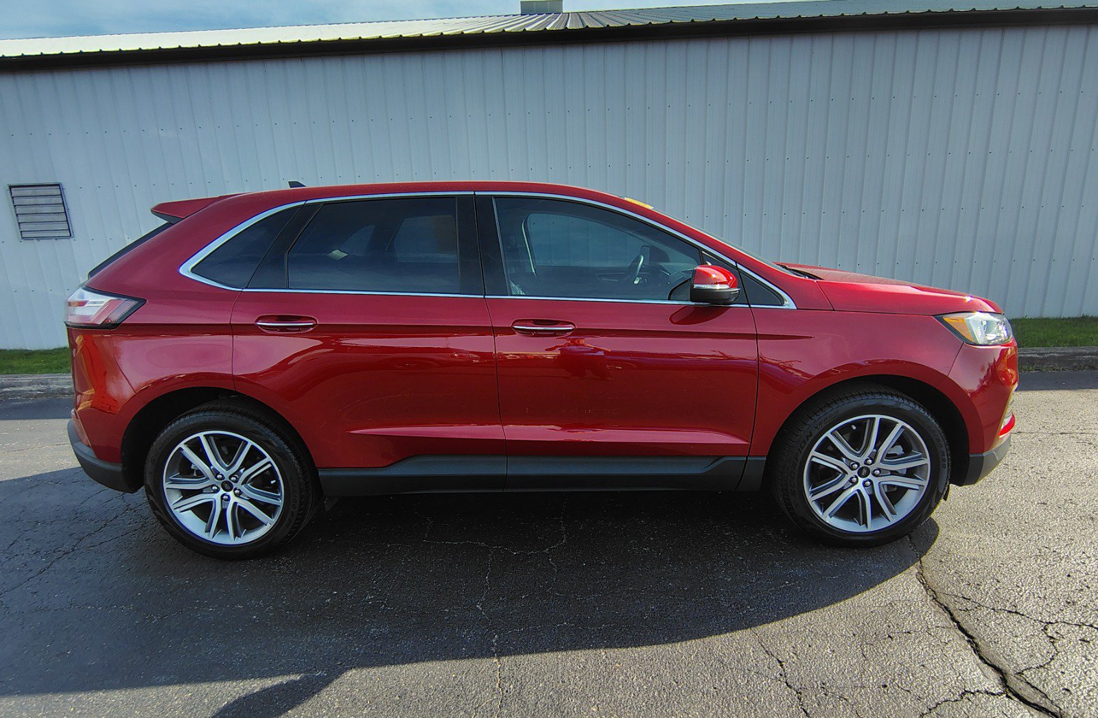 Certified 2024 Ford Edge Titanium AWD/4WD image 4