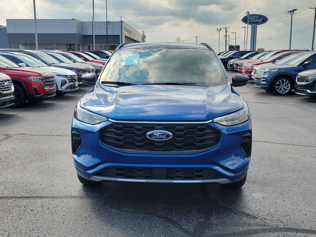 Certified 2023 Ford Escape ST-Line w/ Tech Pack #1 AWD/4WD image 2
