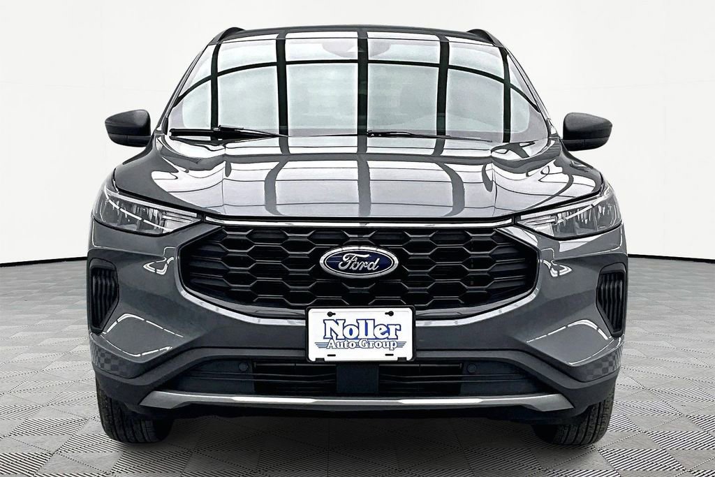 Certified 2025 Ford Escape ST-Line image 3