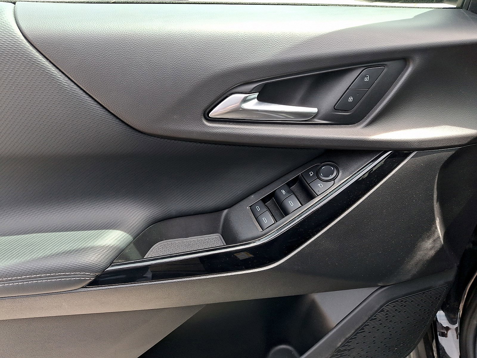 Used 2025 Chevrolet Equinox LT image 11