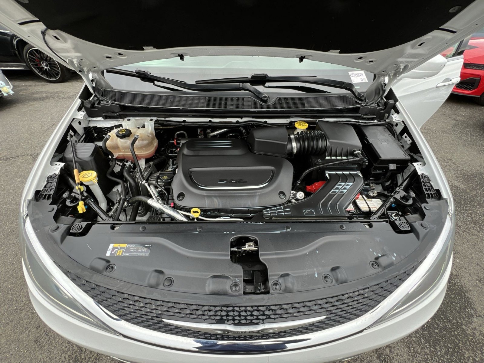 Used 2020 Chrysler Pacifica Touring-L FWD image 37