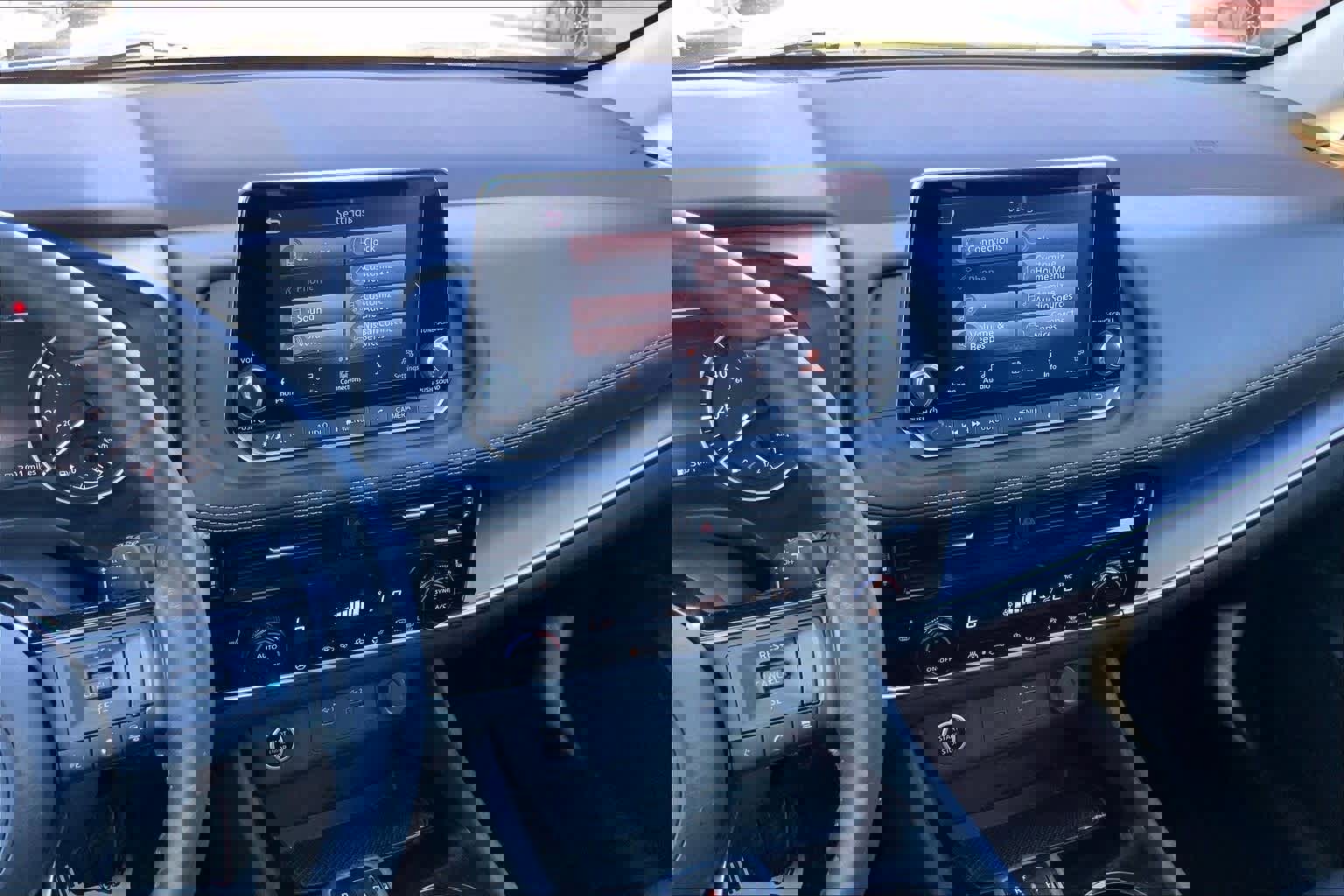 Used 2021 Nissan Rogue SV w/ Premium Package image 15