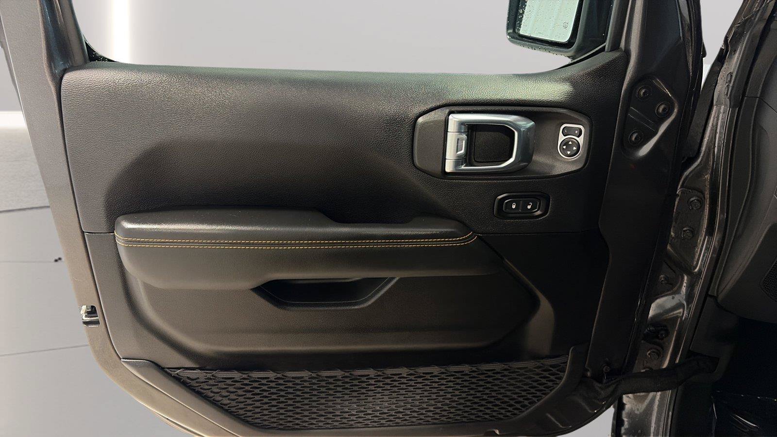 Used 2025 Jeep Wrangler Unlimited Sahara AWD/4WD image 20