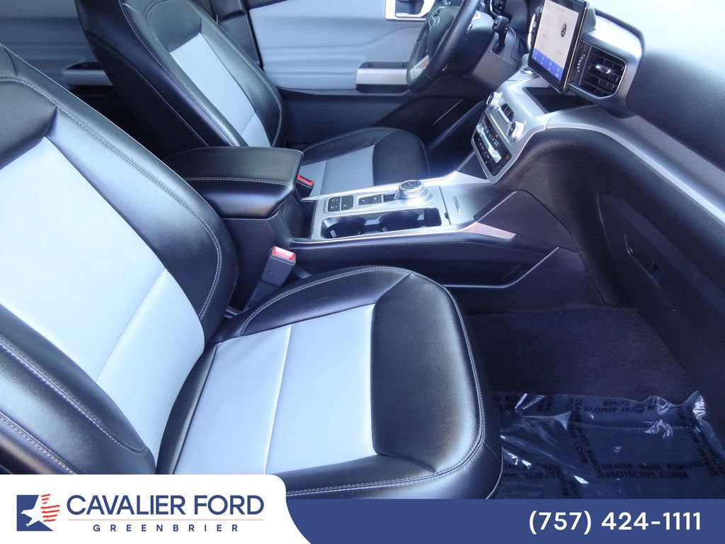 Certified 2022 Ford Explorer XLT w/ Equipment Group 202A RWD image 14