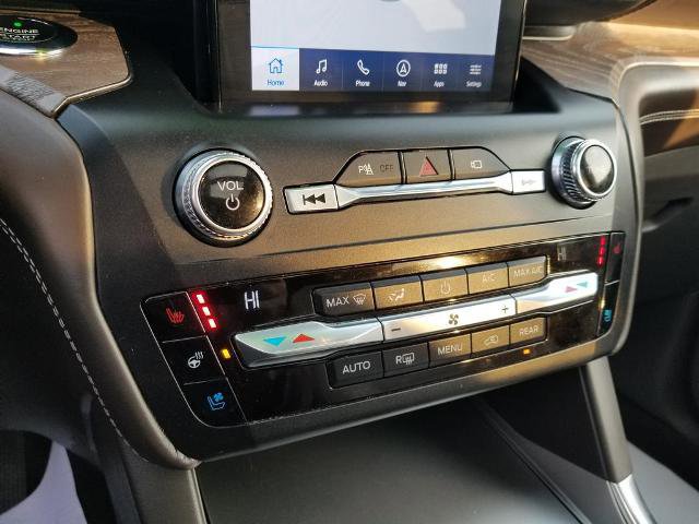 Certified 2020 Ford Explorer Platinum w/ Premium Technology Package image 24