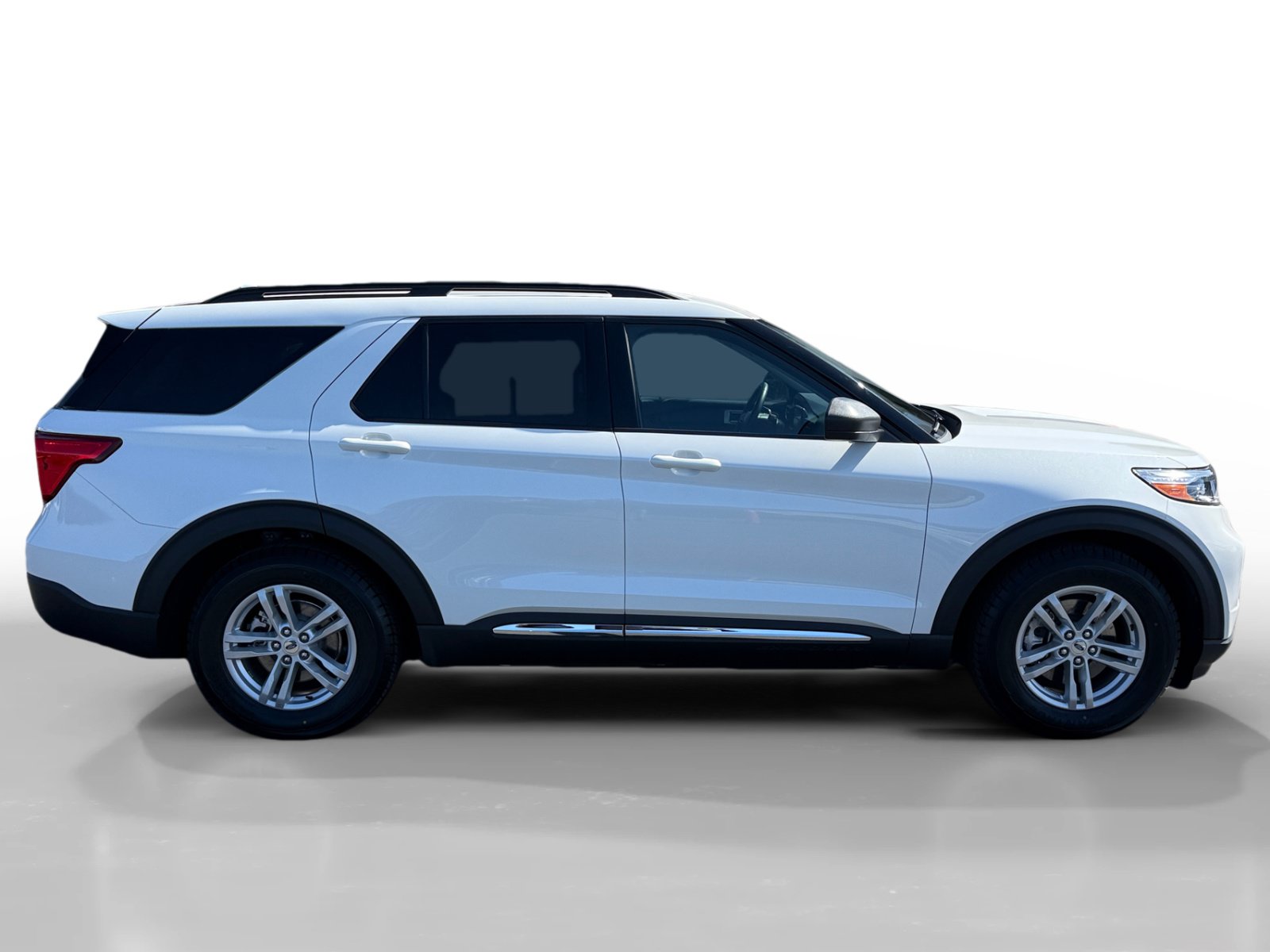 Certified 2023 Ford Explorer XLT w/ Equipment Group 202A RWD image 6