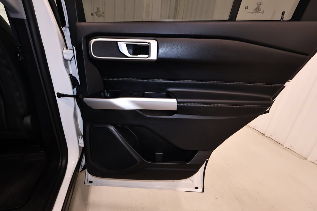 Certified 2023 Ford Explorer XLT w/ Equipment Group 202A AWD/4WD image 19