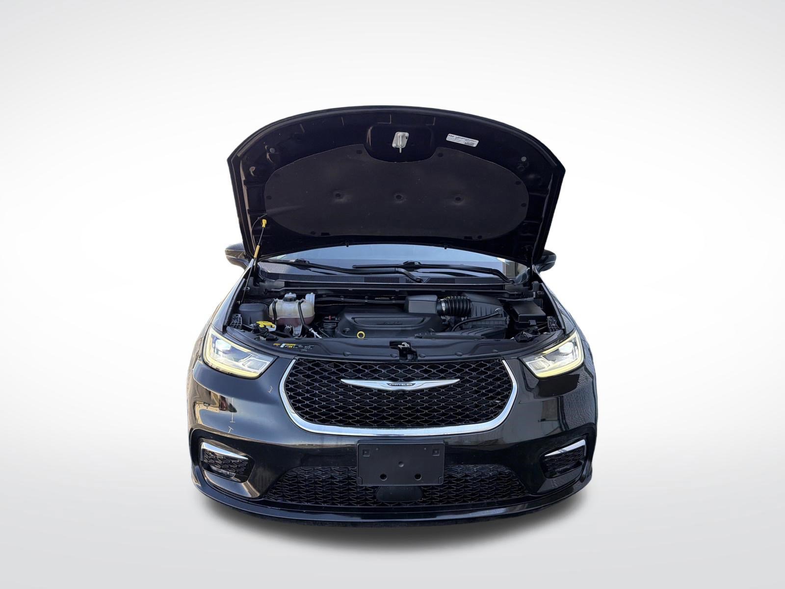 Used 2025 Chrysler Pacifica Select image 14