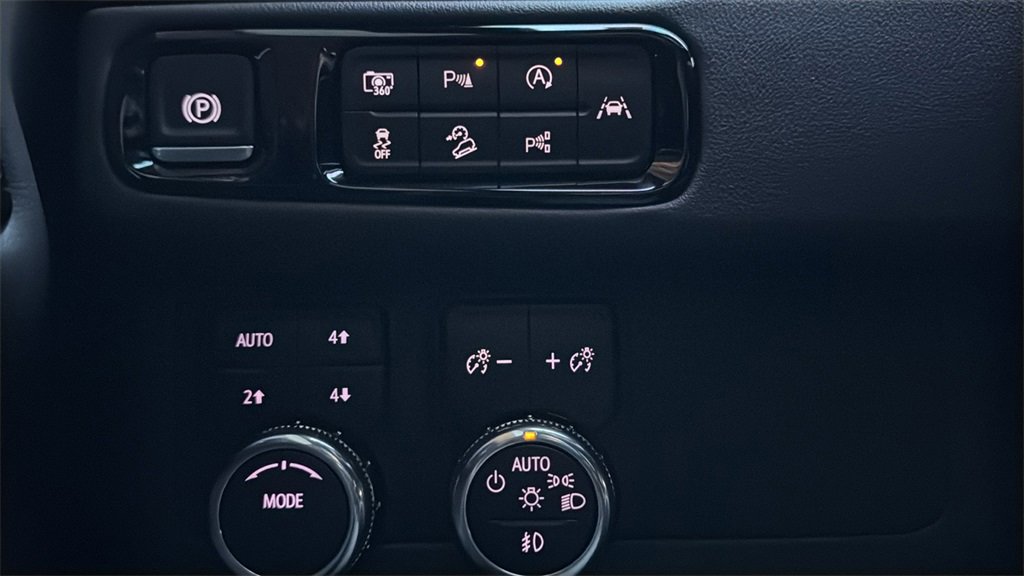 Used 2025 GMC Yukon AT4 w/ AT4 Premium Package image 19