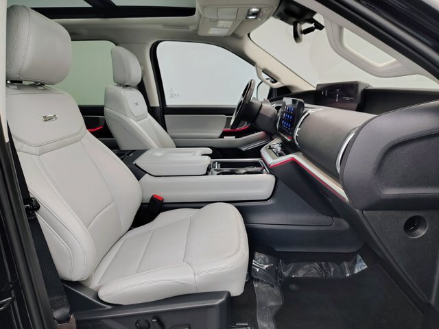 Certified 2025 Ford Expedition Platinum w/ Driver's Package AWD/4WD image 31