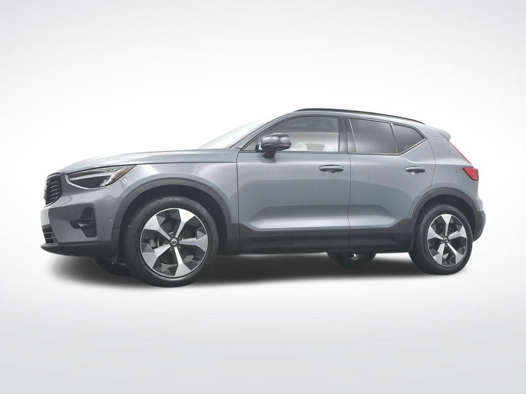 Used 2023 Volvo XC40 B4 Ultimate FWD image 37