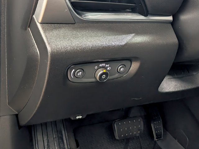 Used 2020 Chevrolet Traverse LT FWD image 12