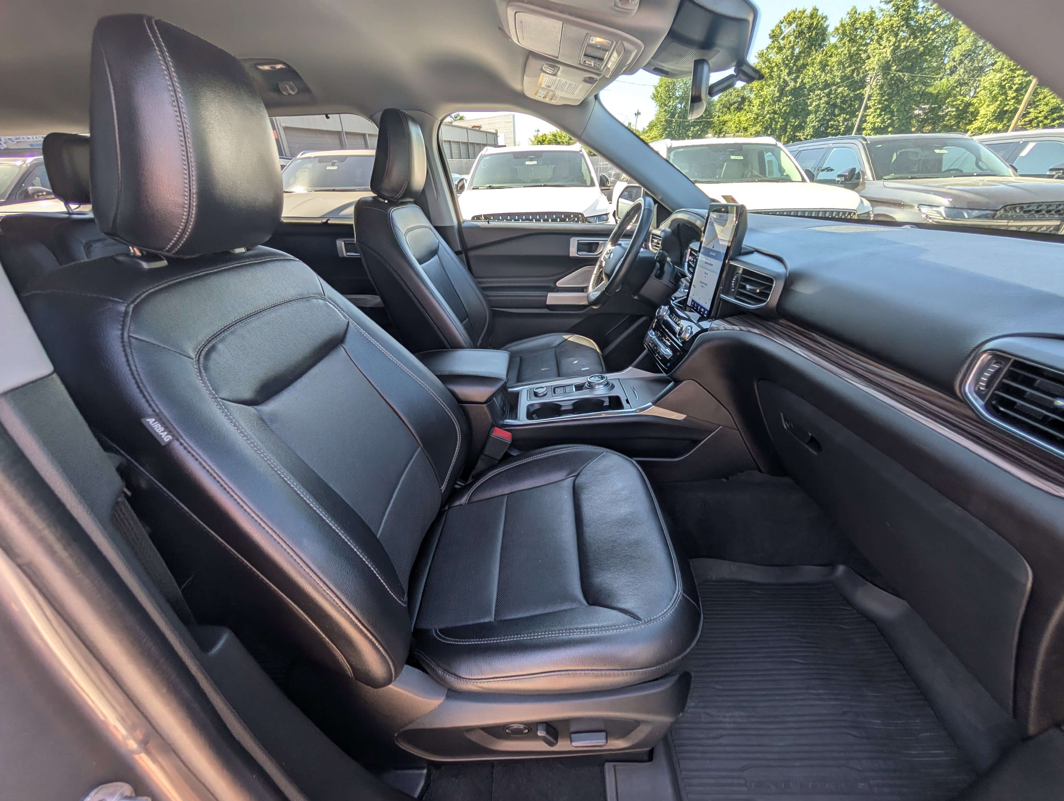 Certified 2022 Ford Explorer Limited w/ Limited Technology Package AWD/4WD image 12