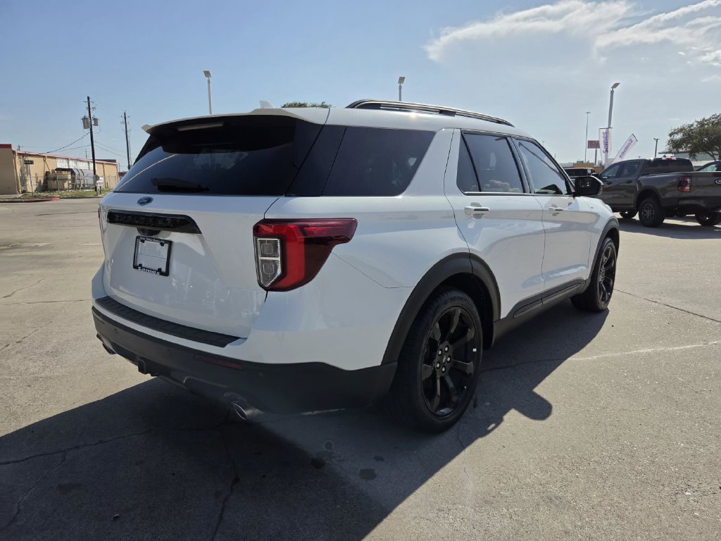 Certified 2024 Ford Explorer ST-Line w/ Class IV Trailer Tow Package RWD image 28