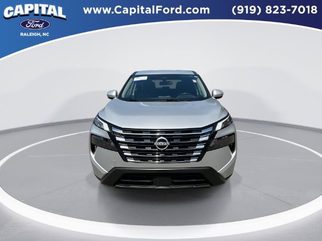 Used 2025 Nissan Rogue SV FWD image 3