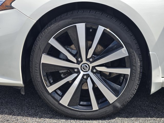 Used 2020 Nissan Altima 2.5 SR FWD image 11