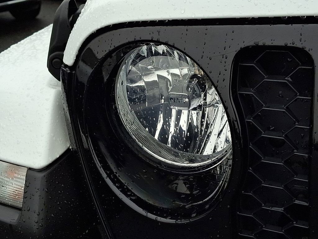 Used 2021 Jeep Gladiator Sport image 9