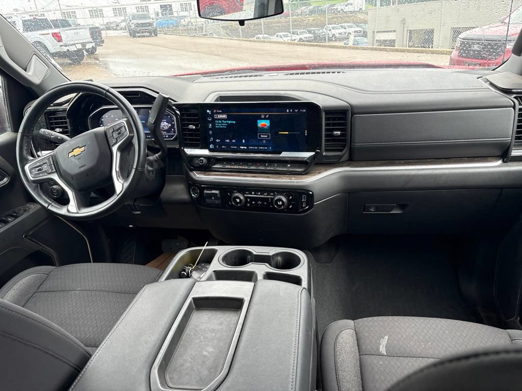 Used 2025 Chevrolet Silverado 1500 LT w/ Z71 Off-Road Package AWD/4WD image 10