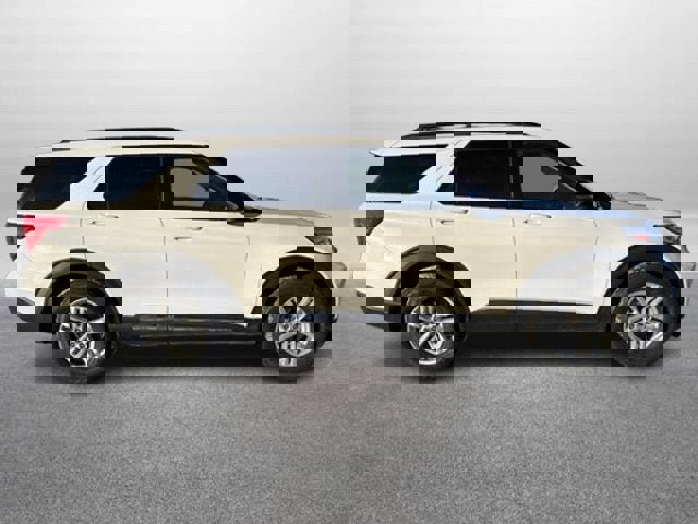 Certified 2023 Ford Explorer XLT w/ Equipment Group 202A image 2