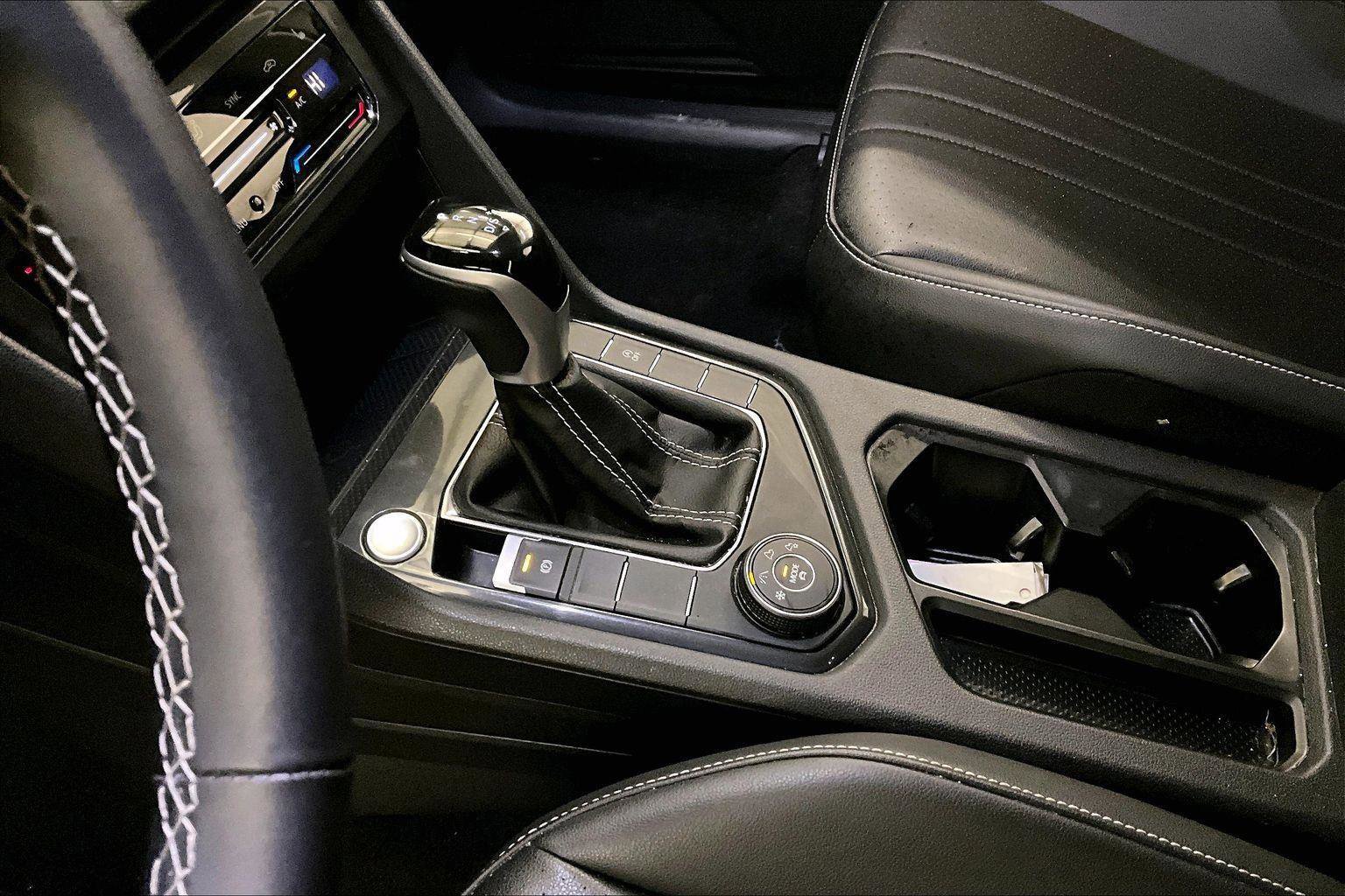 Used 2024 Volkswagen Tiguan SE image 16