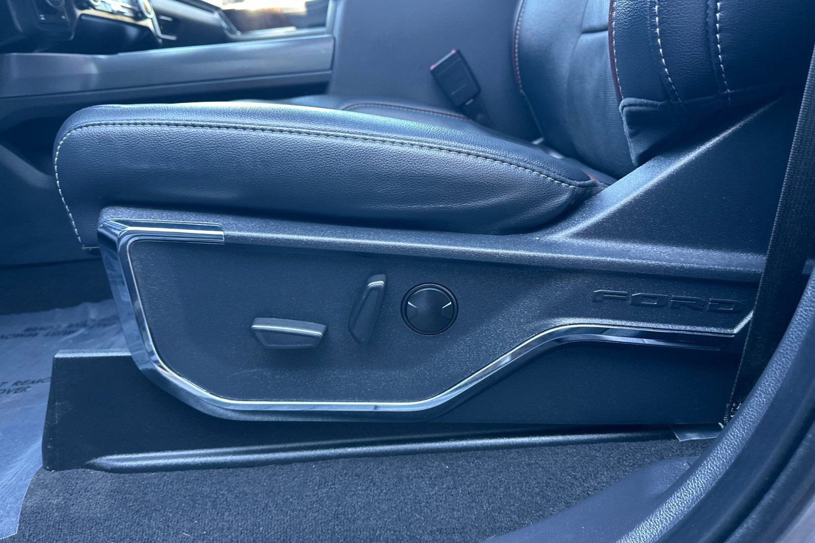 Certified 2024 Ford F250 Lariat w/ Lariat Ultimate Package image 15