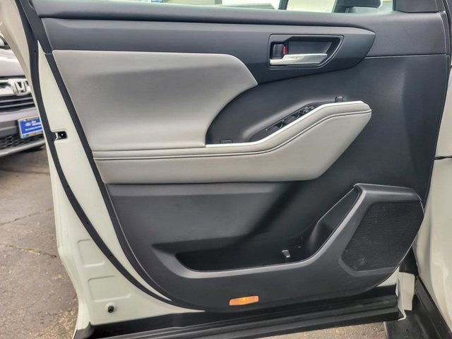 Used 2022 Toyota Highlander XLE image 24