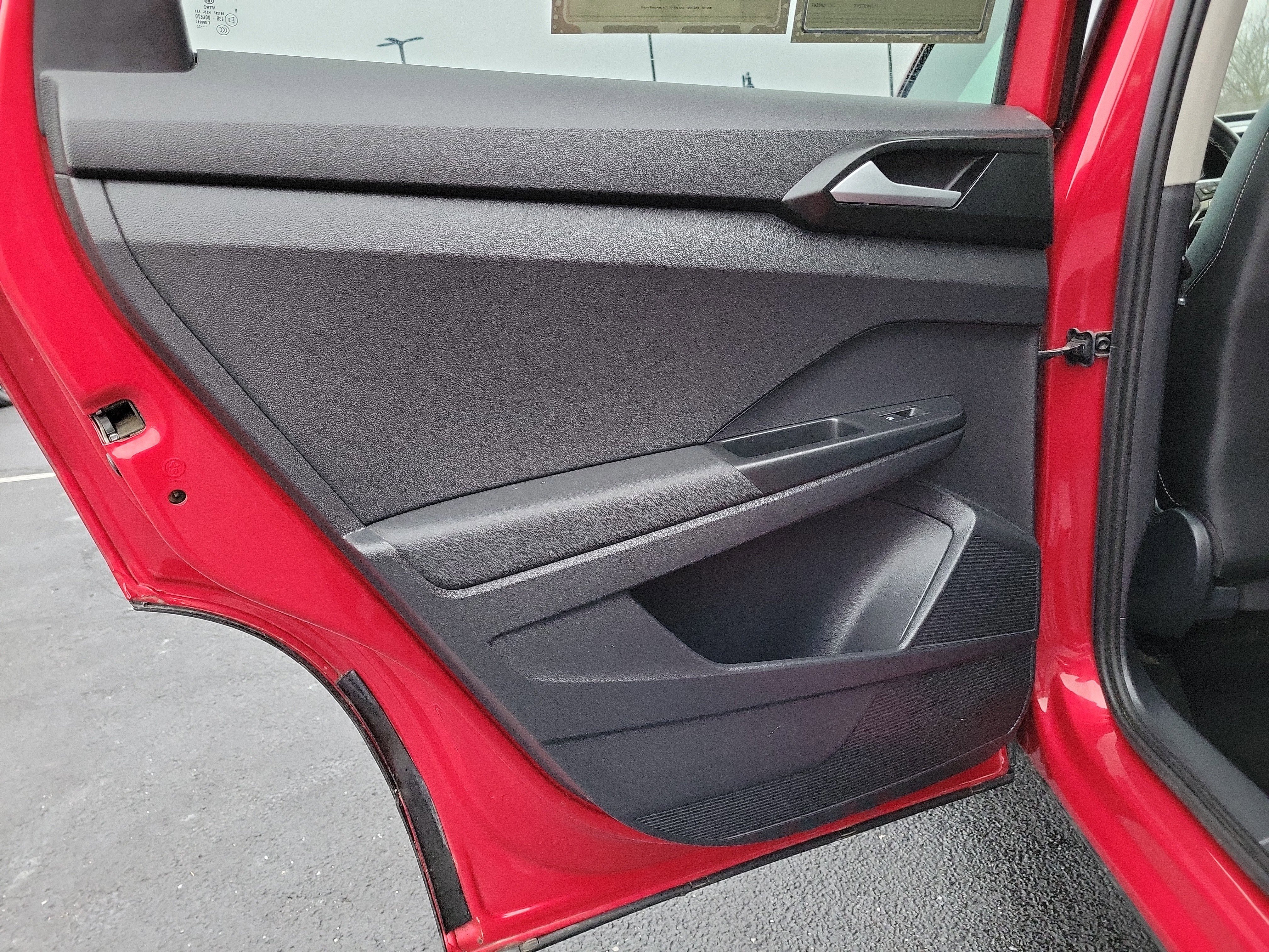 Used 2022 Volkswagen Taos SEL w/ Panoramic Sunroof Package image 10