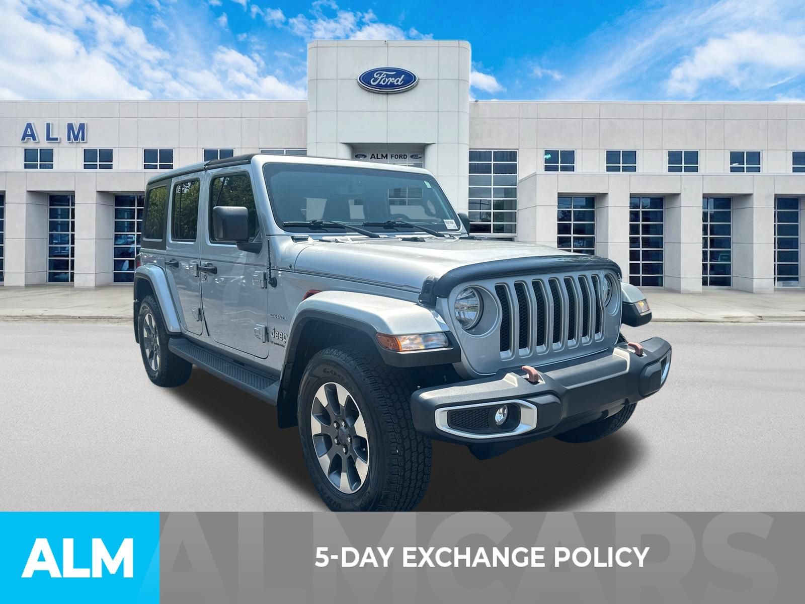 Used 2023 Jeep Wrangler Unlimited Sahara AWD/4WD image 3
