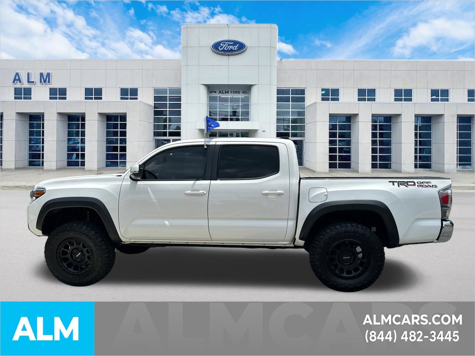Used 2022 Toyota Tacoma TRD Off-Road RWD image 9