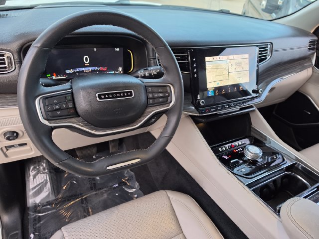 Used 2022 Jeep Wagoneer Series III w/ Flexible Seating Group AWD/4WD image 11