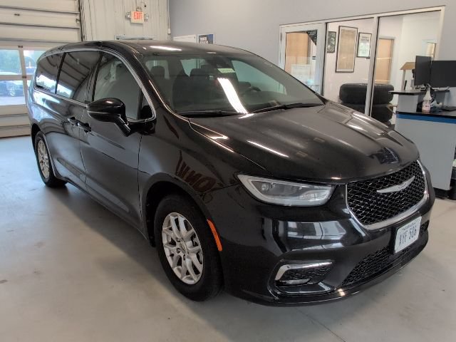 Used 2025 Chrysler Pacifica Select FWD image 7