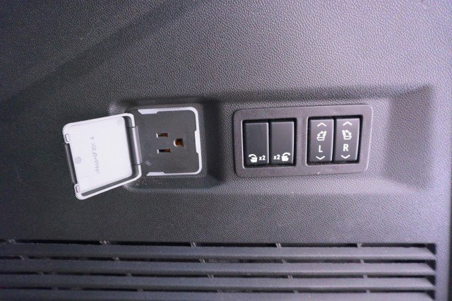 Used 2023 Chevrolet Tahoe High Country RWD image 12