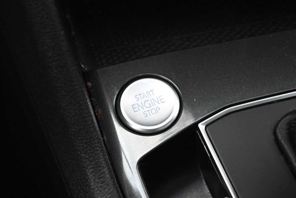 Used 2021 Volkswagen Tiguan SEL FWD image 14