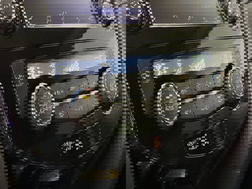 Used 2020 Nissan Rogue SV image 20