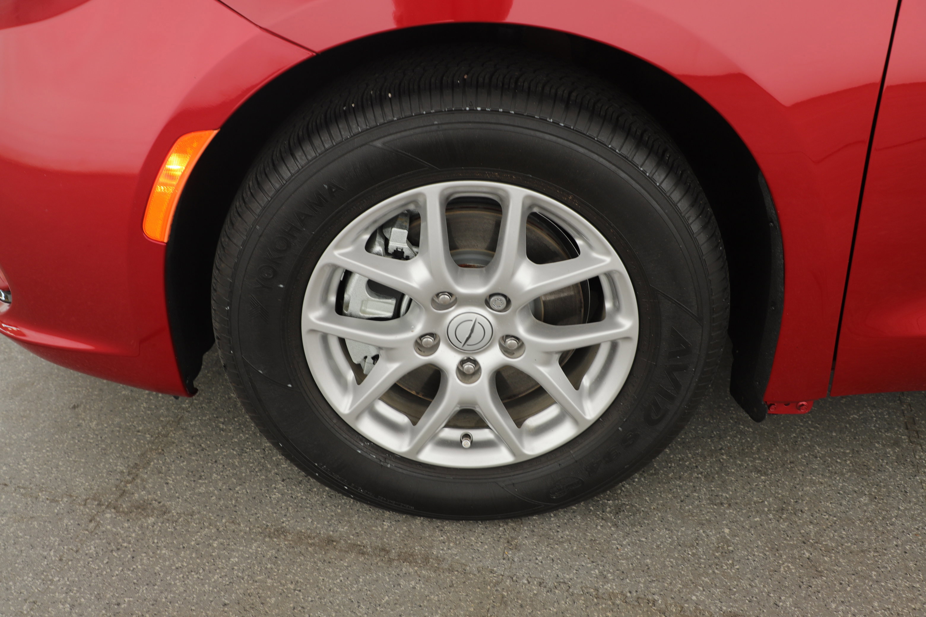 Used 2025 Chrysler Pacifica Select image 4