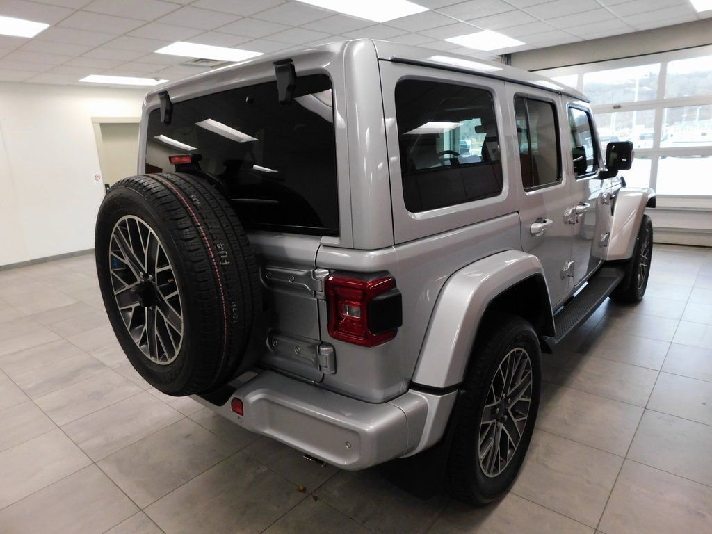 Used 2022 Jeep Wrangler Unlimited Sahara image 4