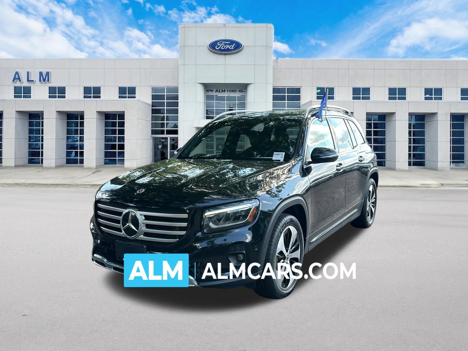 Used 2025 Mercedes-Benz GLB 250 image 1