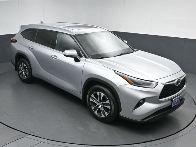 Used 2021 Toyota Highlander XLE AWD/4WD image 21