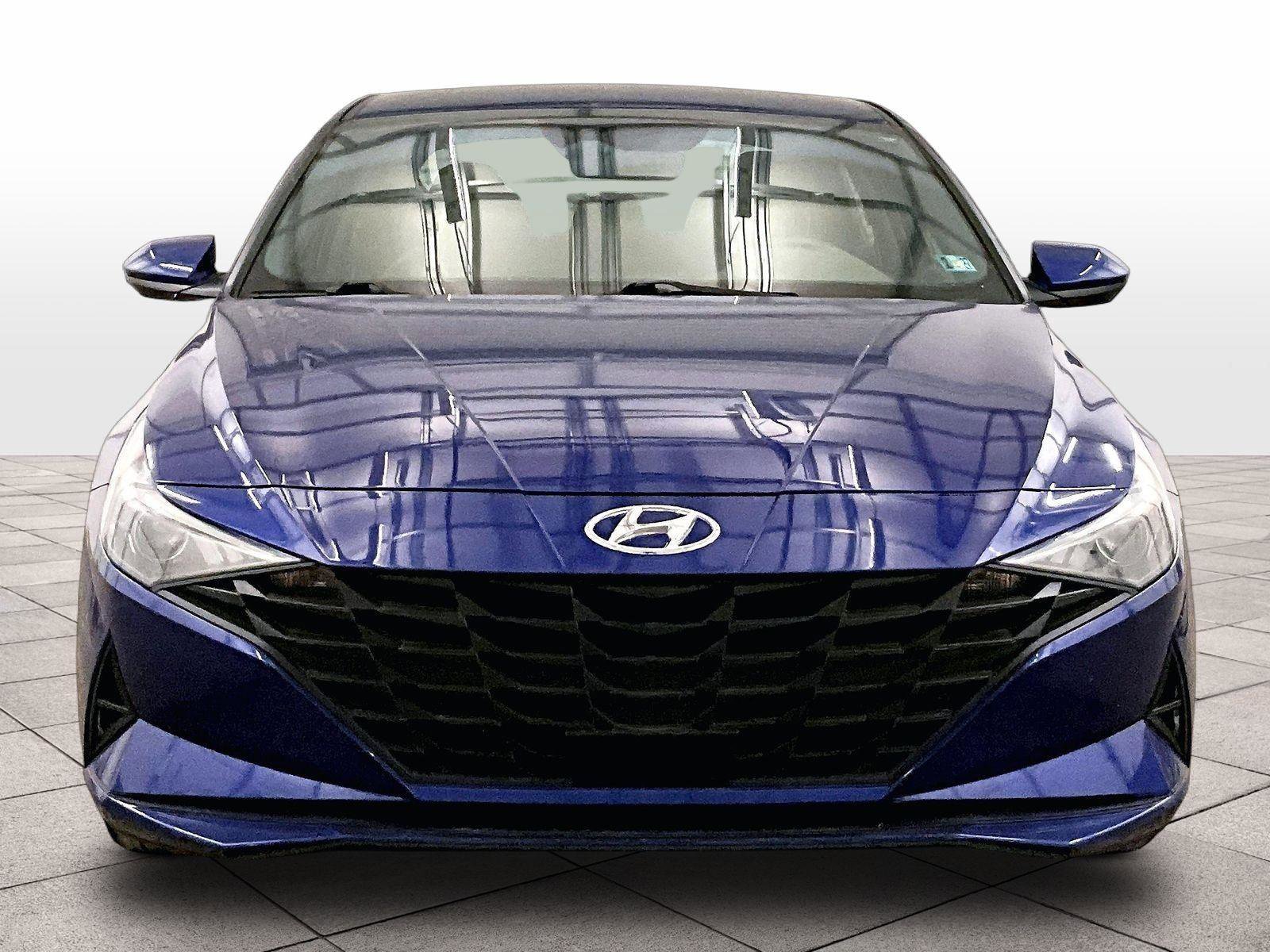 Used 2023 Hyundai Elantra SEL w/ Convenience Package FWD image 3