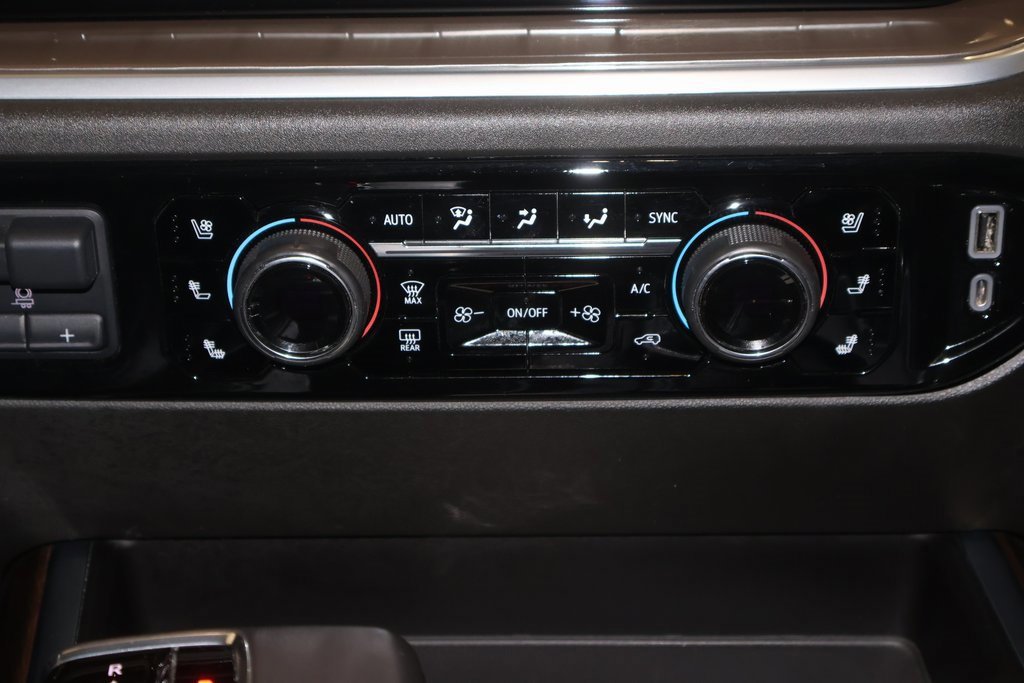 Used 2022 Chevrolet Silverado 1500 High Country w/ High Country Premium Package image 36