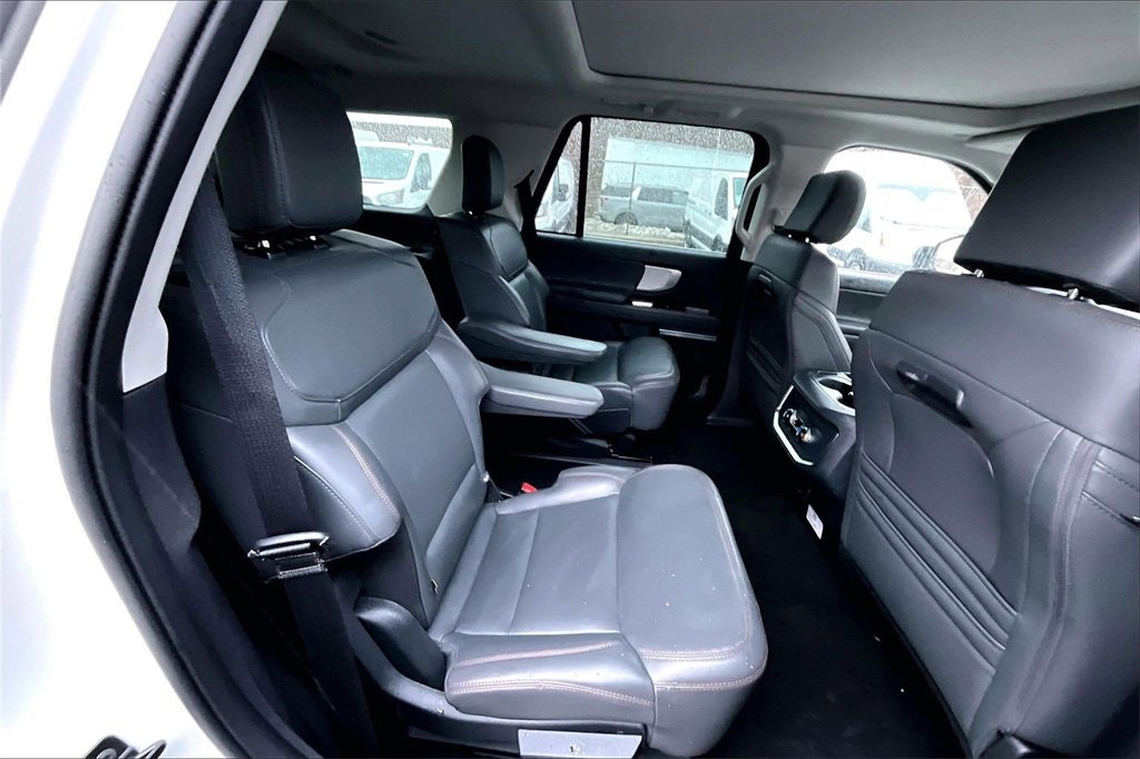 Certified 2025 Ford Expedition Active image 26