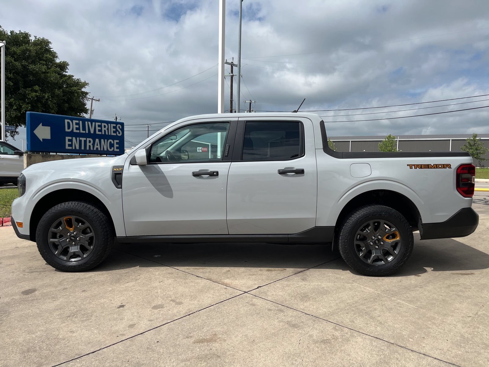 Certified 2023 Ford Maverick Tremor w/ Tremor Off-Road Package AWD/4WD image 3