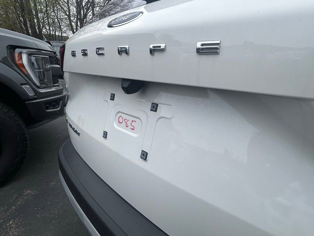Certified 2025 Ford Escape Platinum w/ Premium Technology Package AWD/4WD image 8