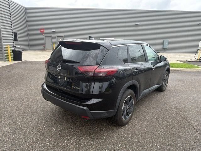 Used 2024 Nissan Rogue SV AWD/4WD image 5