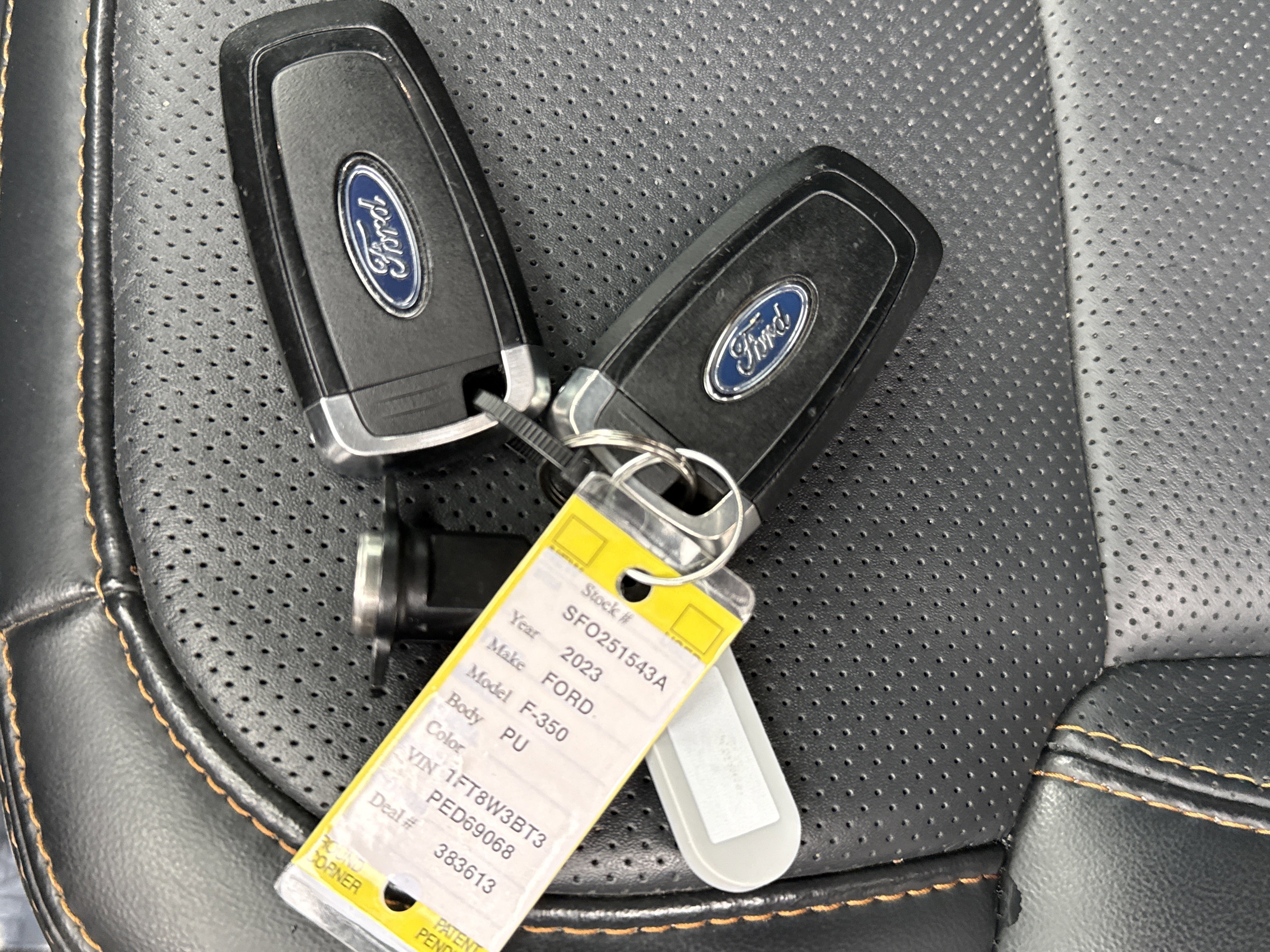 Certified 2023 Ford F350 Platinum w/ FX4 Off-Road Package image 32