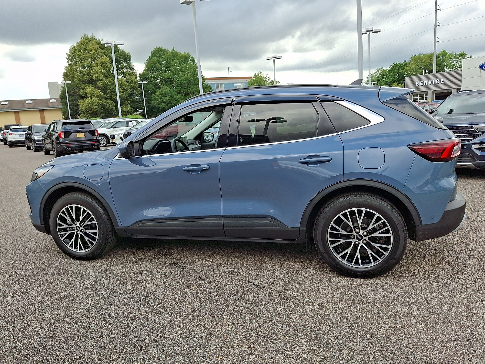 Certified 2023 Ford Escape SE w/ PHEV Premium Package FWD image 6