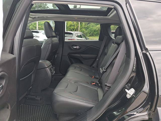 Used 2020 Jeep Cherokee Trailhawk AWD/4WD image 20