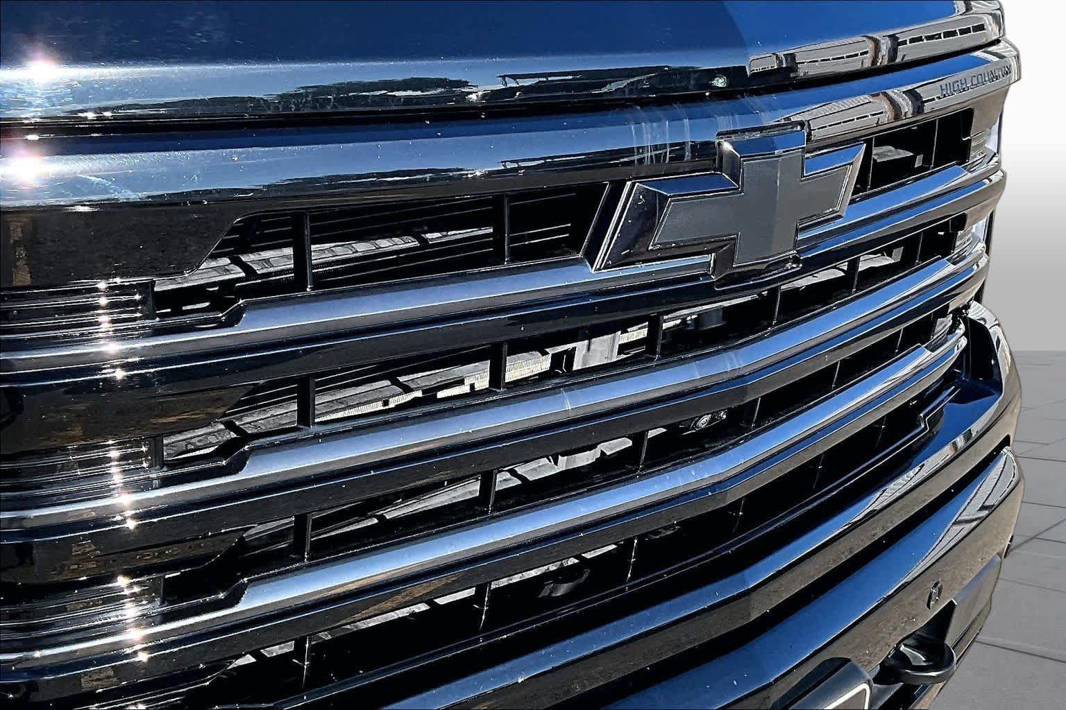 Used 2024 Chevrolet Silverado 1500 High Country w/ Midnight Edition AWD/4WD image 30